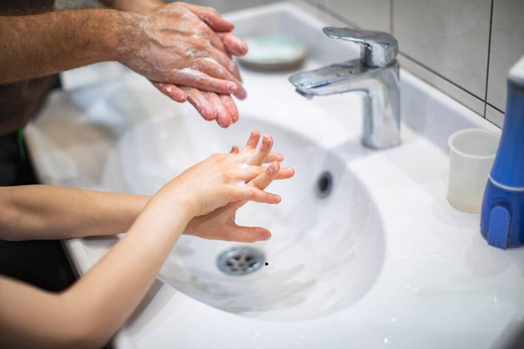 Haende waschen mit Naturseife handgesiedet